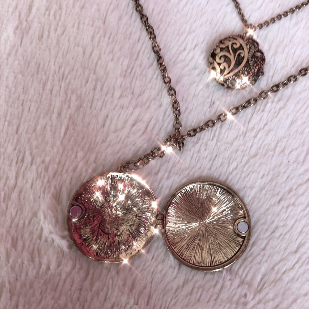 CHARLOTTE RUSSE Locket - Picture 2 of 2
